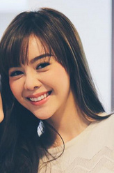 Nok Yoong（波莉雀娅·彭娜妮可饰演）