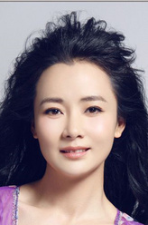 王岚（陈依莎饰演）