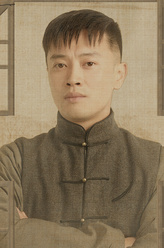 洪家柱（蒋毅饰演）