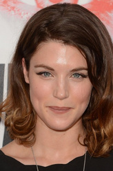 艾米丽·伍德罗（Emily Woodrow）（露西·格里菲思饰演）