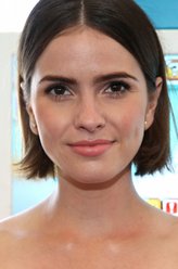 玛莉亚·霍尔（雪莱·亨尼格饰演）