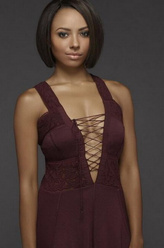 邦妮·贝内特（卡特琳娜·格兰厄姆饰演）