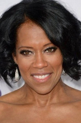 Janine Davis（雷吉娜·金饰演）