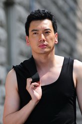 柯峰（王坤饰演）