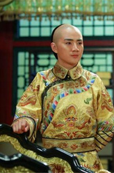 乾隆（余少群饰演）