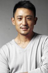 骆平商（王伟华饰演）