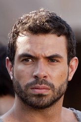 吉林汉姆（汤姆·库伦饰演）