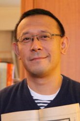 王起明（姜文饰演）