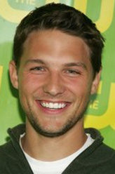 James（迈克尔·卡西迪饰演）