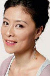 梁喜喜（岳红饰演）