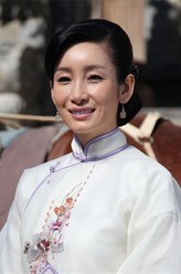 淑贤（秦海璐饰演）