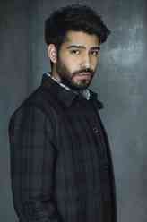 Ravi Chakrabarti（拉胡尔·寇利饰演）