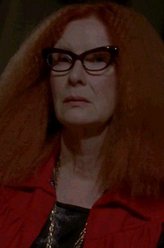 Myrtle Snow（弗兰西丝·康罗伊饰演）