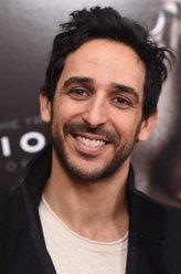 Aram Mojtabai（阿米尔·阿里森饰演）