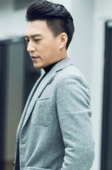 谭宗明（靳东饰演）