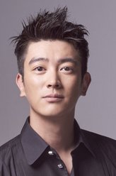 王楠（杜江饰演）