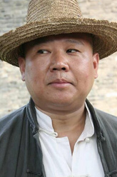 窦天宝（郭德纲饰演）