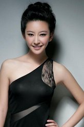 蓝依婷（唐一菲饰演）