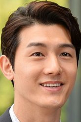 郑佑振（李己雨饰演）