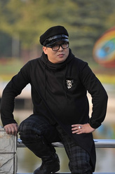 乌有文（彭波饰演）