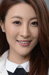 何正花（林夏薇饰演）