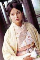 赵倩（郑雪儿饰演）