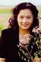 姑妈（范艳华饰演）