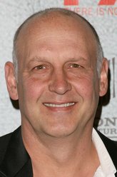 Art Mullen（尼克·西塞饰演）