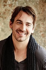 Steve（伊文·莱斯利饰演）