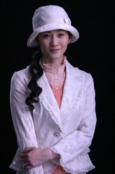 卢秋影（李小冉饰演）