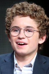 亚当（肖恩·吉布朗尼饰演）