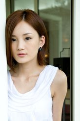 杨素芳（馨子饰演）