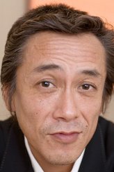 出浦昌相（寺岛进饰演）