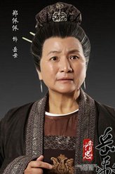 岳母（郑佩佩饰演）