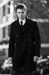 马克·拉蒂默（安德鲁·巴肯饰演）