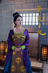 紫魅（田丽饰演）