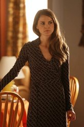 Elizabeth Jennings（凯丽·拉塞尔饰演）