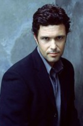 卡洛斯·博纳德（卡洛斯·博纳德饰演）