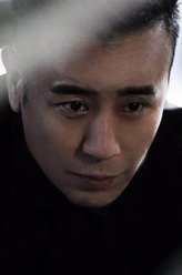 吴三省（于和伟饰演）