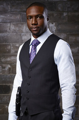 里德（罗伯·布朗饰演）