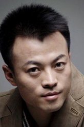 郑三贵（林家川饰演）