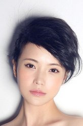 蓝鸽子（彭婧饰演）