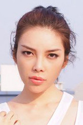 张艺馨（张艺馨饰演）