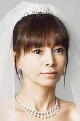 洪兰初（黄新惠饰演）