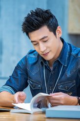 杨硕（陆毅饰演）