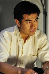 郑向东（白凡饰演）