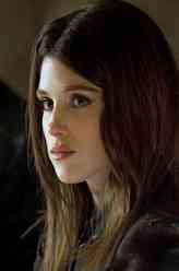 艾米丽·伍德罗（Emily Woodrow）（露西·格里菲思饰演）