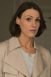 杰玛·福斯特（苏兰·琼斯饰演）