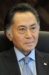 天堂义人（北大路欣也饰演）