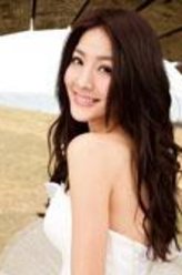 袁斯朗（吴亚馨饰演）